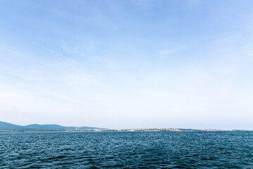 Obraz premium View to shore from the sea