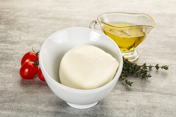 Round Mozzarella young cheese ball