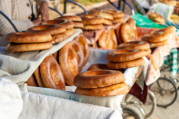 Uzbek bread at the bazaar. traditional uzbek bread in decoration
