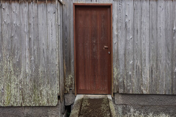 古い木の壁　photo of old decayed wooden fence