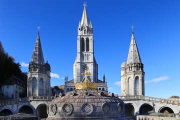 Le Sanctuaire Notre-Dame de Lourdes - obrazy, fototapety, plakaty
