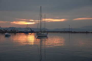 Velero al anochecer