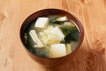豆腐とわかめの味噌汁