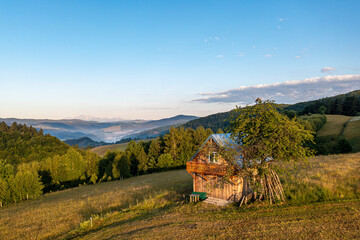 Mały domek w górach  © Maciej G. Szling