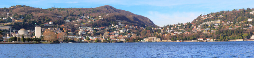 panorama di como sul lago, italia