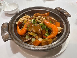 Cantonese famous cuisine Bazhen Tofu Pot (Braised assorted seafood and tofu)
