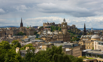 Fototapeta na wymiar View of the city of Edinburgh on a cloudy day, Scotland