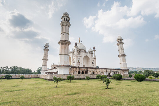 bibi ka maqbara building also called as mini taj mahal