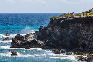 Fototapeta na wymiar Tropical sea, rocks, cliffs and turquoise Caribbean Sea, Playa del Norte beach in Isla Mujeres, Mexico