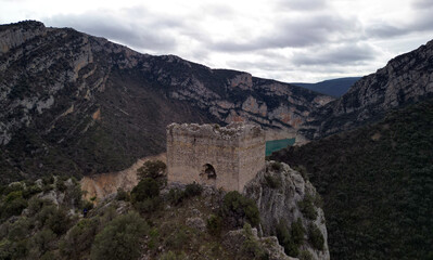 Fototapeta na wymiar Torre de les Conclues-Corça-La Noguera-Lleida