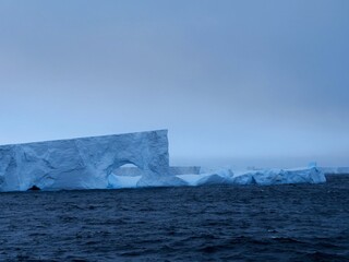 Die Reste des einst gr&ouml;&szlig;ten Eisbergs der Welt, A76a, in der Scotiasee zwischen Antarktis und S&uuml;dgeorgien