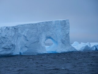 Die Reste des einst gr&ouml;&szlig;ten Eisbergs der Welt, A76a, in der Scotiasee zwischen Antarktis und S&uuml;dgeorgien