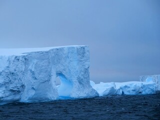 Die Reste des einst größten Eisbergs der Welt, A76a, in der Scotiasee zwischen Antarktis und...