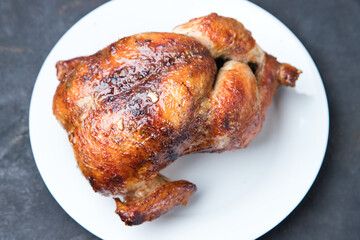 comida peruana, pollo a la braza rico y jugoso