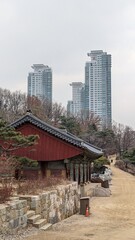 Fototapeta premium Korean temple cityscape