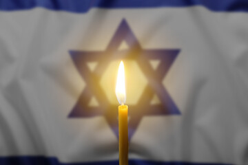 Burning candle against flag of Israel, closeup - obrazy, fototapety, plakaty