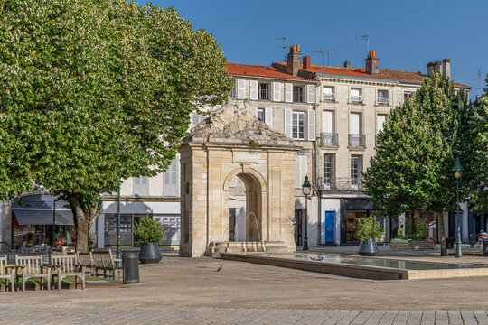 Fontaine de la Place Colbert &agrave; Rochefort, Charente-Maritime