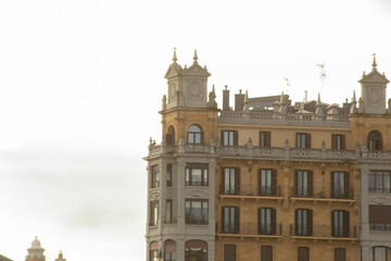 Fototapeta na wymiar Donostia amarilla