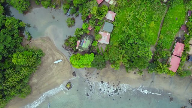 video a&eacute;reo tomado en las playas de GUachalito en el Departamento del Choc&oacute;, Colombia