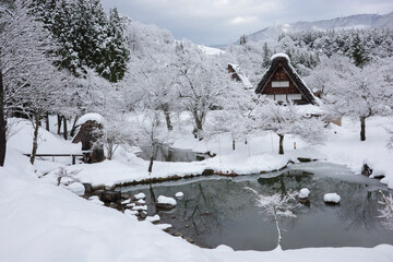 日本の白川郷の冬の風景