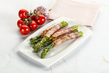 Grilled asparagus with bacon