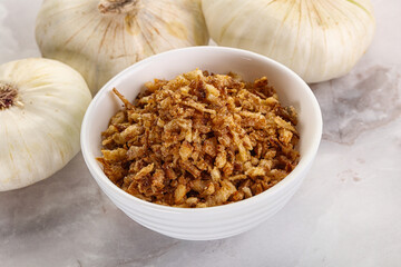 Dried roasted onion flakes for culinary