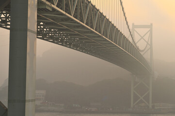 Fototapeta premium 壇ノ浦パーキングエリアより望む関門橋