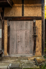 古い扉　photo of old wooden retro door
