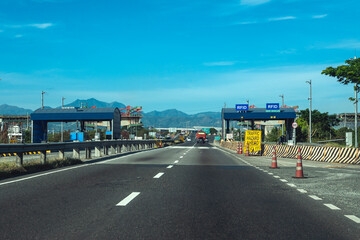 Malabacat, Pampanga, Philippines -Driver's point of view of the NLEX SCTEX interchange highway.