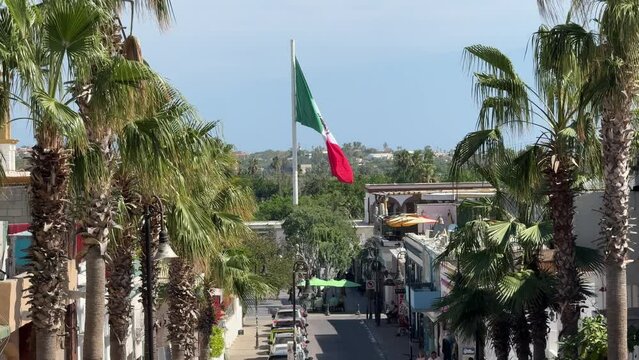 Bandandera de M&eacute;xico en las calles de San Jos&eacute; del cabo, Baja California Sur