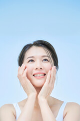 Fototapeta premium スキンケアをする女性