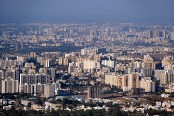 Obraz premium 19 January 2024, Cityscape Skyline, Cityscape of Pune city view from Bopdev Ghat, Pune, Maharashtra, India.