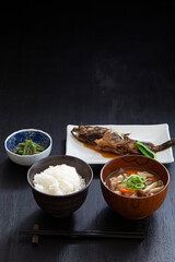 カサゴの煮魚定食、和食、豚汁とご飯