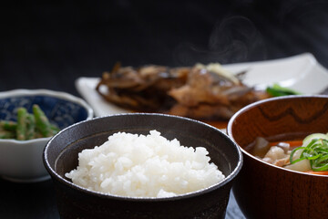 カサゴの煮魚定食、和食、豚汁とご飯
