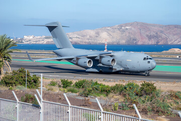 Avión militar de transporte