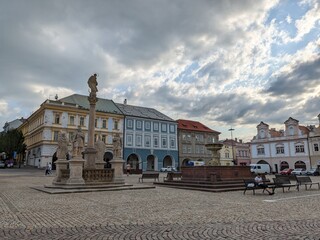 Naklejka premium Kolin,Czech republic-July 16 2023:Kolin town square with fountain and column, historical city center and cathedral,old town square