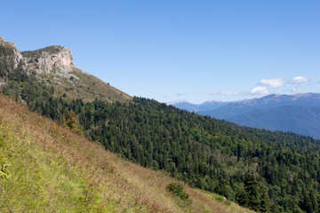 Fototapeta premium the beginning of autumn, nature walks, panoramic views, hiking trails and recreation in the mountains.