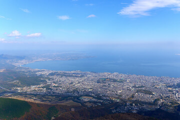 Fototapeta na wymiar 【別府】鶴見岳から見た別府市街と別府湾の景色