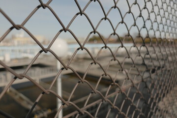 水処理場のフェンス