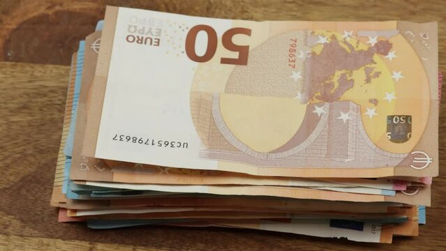 tas de billets de l'union europ&eacute;enne, en gros plan