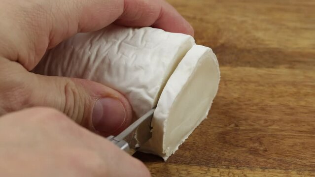 fromage - buche de chèvre couper en tranches