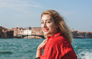 Fototapeta na wymiar Vacation in Venice - Italy. Concept of tourism and holidays. Woman in city scene