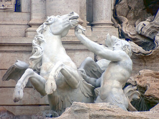 Fontana di Trevi a Roma, Italia. Dettaglio della statua 2658