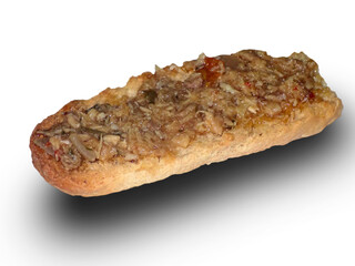 Crostino con crema di pesce spada su sfondo bianco. 3143