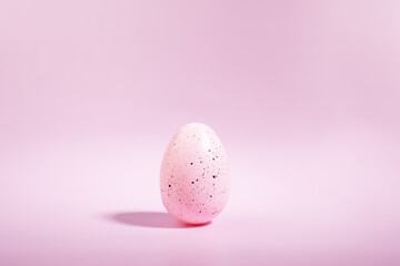 Easter egg on pink background, DIY egg decoration, holiday tradition