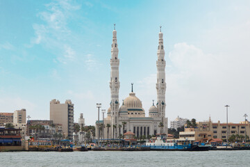 Fototapeta na wymiar Port Fouad Grand Mosque. suez canal with a grand mosque and blue cloudy sky. Port-said , Egypt 