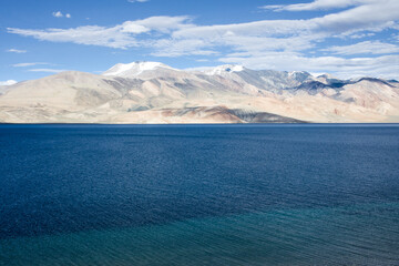 Obraz premium Tso Moriri, a high-altitude lake in the Himalayas, Ladakh, mountain lake, India