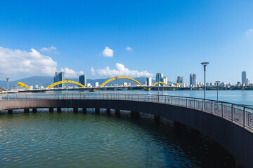Obraz premium Dragon Bridge and Half Moon Bridge at the riverbank of Da Nang, vietnam