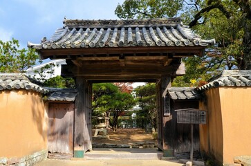 学習館 藩校の門