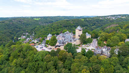 Fototapeta na wymiar Schloß Burg bei Solingen und Wermelskirchen im Bergischen Land von Süden gesehen